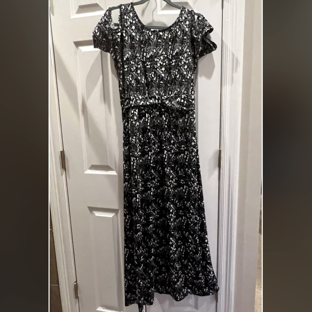 New Directions women’s petite medium dress.
